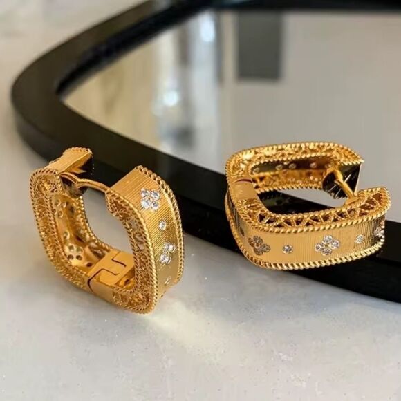Elegant Gold Hoop Earrings A1206 - Picture 1 of 5